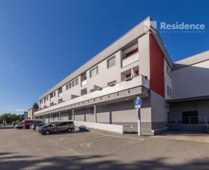 NA PREDAJ: Novostavba – kompletne zariadená garsónka na Nábreží