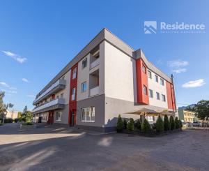 NA PREDAJ: Novostavba – kompletne zariadená garsónka na Nábreží