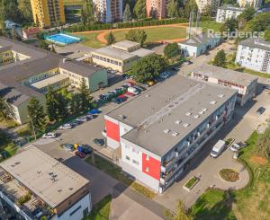 NA PREDAJ: Novostavba – kompletne zariadená garsónka na Nábreží