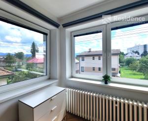 Byt v centre mesta s komfortom domu, záhradou a garážou