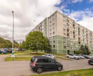 PREDAJ: Priestranný a svetlý 3-izbový byt s presklenou logiou -sídlisko  Podbreziny