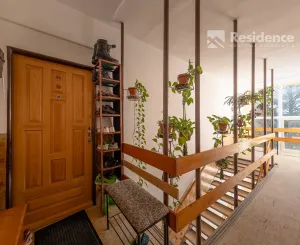 Výnimočný, veľký a slnečný 3-izbový byt s pieckou a dvoma balkónmi – Demänová