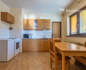 Bývanie aj podnikanie na jednej adrese: 5i rodinný dom + 1i byt + priestor na salón, ateliér, ordináciu...