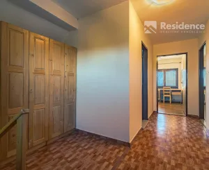 Bývanie aj podnikanie na jednej adrese: 5i rodinný dom + 1i byt + priestor na salón, ateliér, ordináciu...