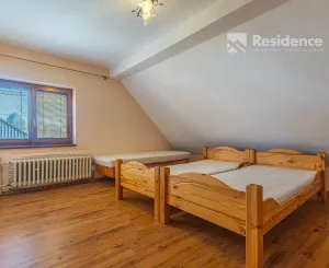 Bývanie aj podnikanie na jednej adrese: 5i rodinný dom + 1i byt + priestor na salón, ateliér, ordináciu...