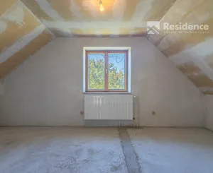 Bývanie aj podnikanie na jednej adrese: 5i rodinný dom + 1i byt + priestor na salón, ateliér, ordináciu...