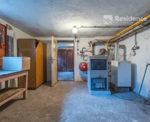 Bývanie aj podnikanie na jednej adrese: 5i rodinný dom + 1i byt + priestor na salón, ateliér, ordináciu...
