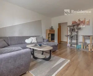 NA PREDAJ: Priestranný 3-izbový byt s loggiou – Palúdzka
