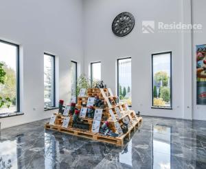 MODERNÝ SKLADOVÝ AREÁL S SHOWROOMOM A ADMINISTRATÍVOU | 743 m² | POZEMOK 2 679 m²