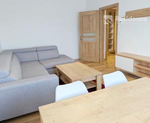 Nájom, 2-izbový byt v centre, Liptovský Mikuláš, s parkingom