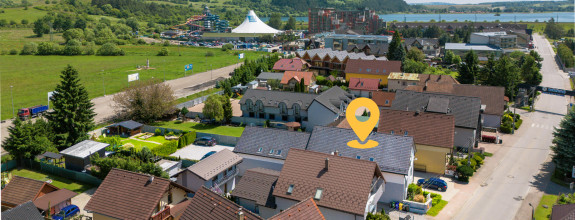 Na predaj jednospáľňové apartmány v Bešeňovej – len 100 m od aquaparku!