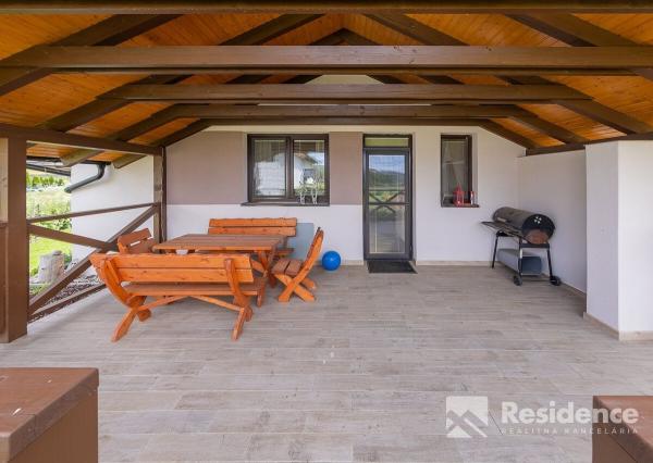 Štýlový vidiecky dom na predaj v podhorskom prostredí Svätého Kríža