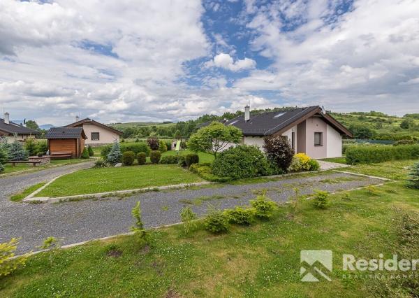 Štýlový vidiecky dom na predaj v podhorskom prostredí Svätého Kríža