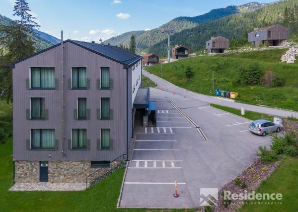 Luxusný horský dvojspálňový apartmán s parkovacím státím v lyžiarskom stredisku Jasná