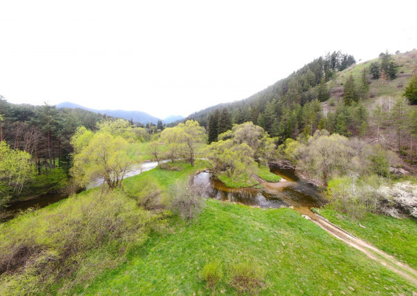 Rekreačný pozemok v lese, Hybe