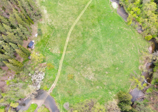 Rekreačný pozemok v lese, Hybe