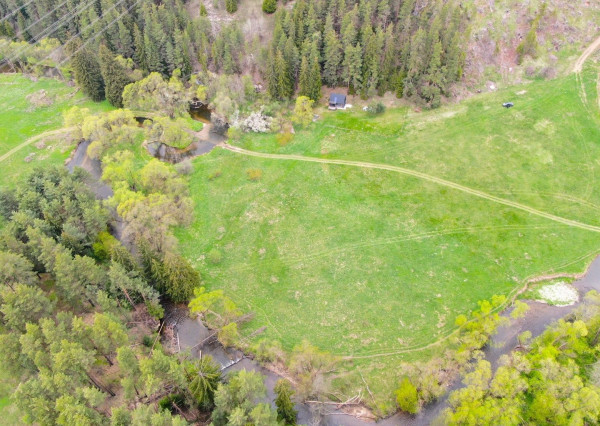 Rekreačný pozemok v lese, Hybe