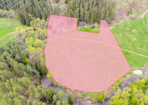 Rekreačný pozemok v lese, Hybe