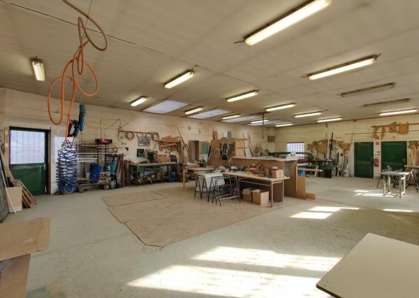 Multifunkčný objekt na podnikanie na predaj – Liptovský Mikuláš