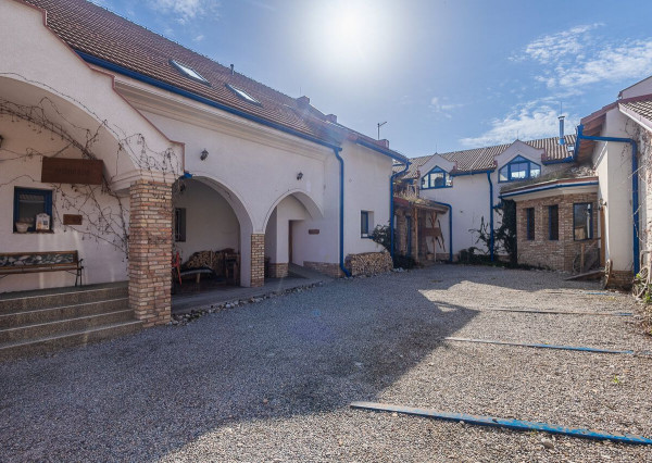 Zabehnutý penzión s reštauráciou, wellnessom a bytom pre majiteľa!