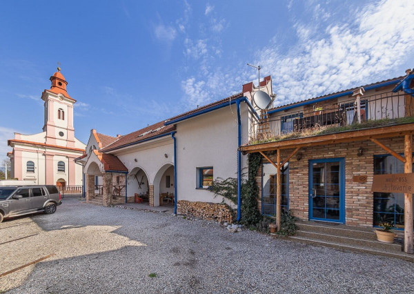 Zabehnutý penzión s reštauráciou, wellnessom a bytom pre majiteľa!