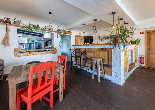 Zabehnutý penzión s reštauráciou, wellnessom a bytom pre majiteľa!