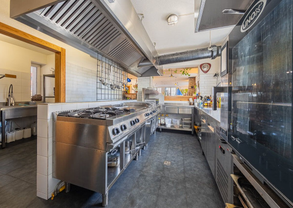 Zabehnutý penzión s reštauráciou, wellnessom a bytom pre majiteľa!