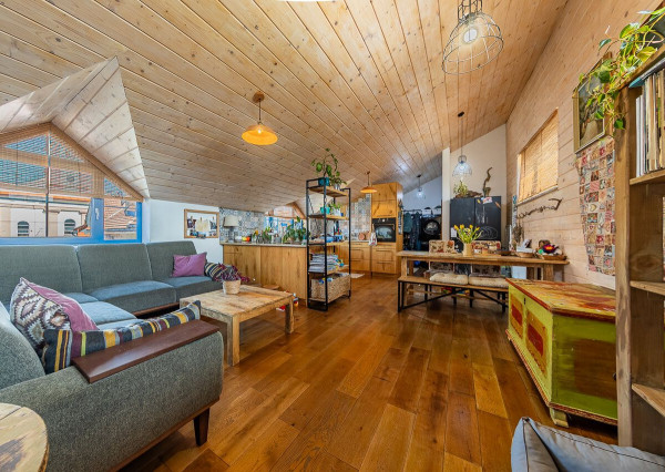 Zabehnutý penzión s reštauráciou, wellnessom a bytom pre majiteľa!