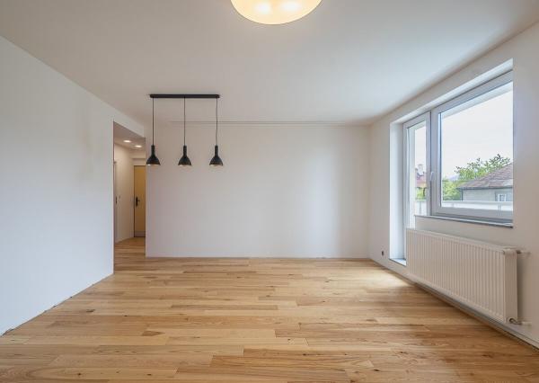 REZERVOVANÉ. Dizajnový 3-izbový byt v centre s garážou a záhradou