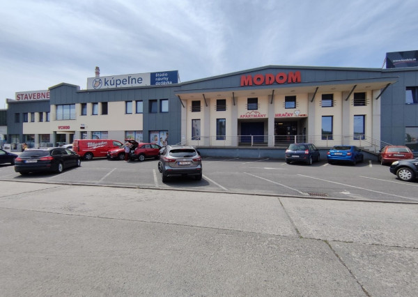 Obchodný priestor do nájmu, 131 m2