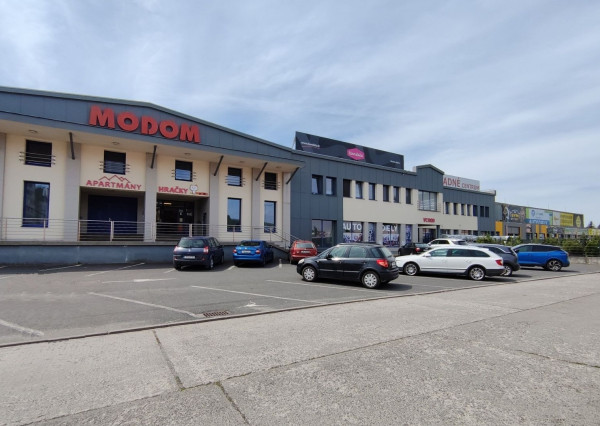 Obchodný priestor do nájmu, 131 m2