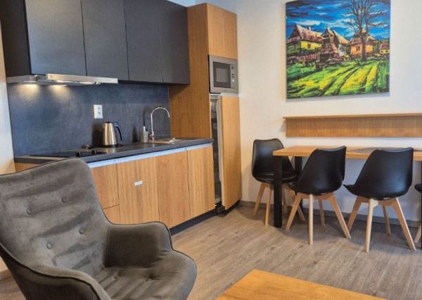 Štýlový 1-izbový apartmán v rezorte Maladinovo – bývajte ako na dovolenke po celý rok!