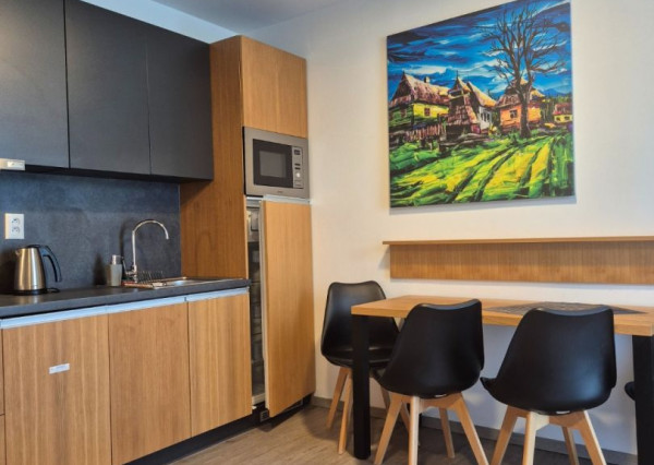 Štýlový 1-izbový apartmán v rezorte Maladinovo – bývajte ako na dovolenke po celý rok!