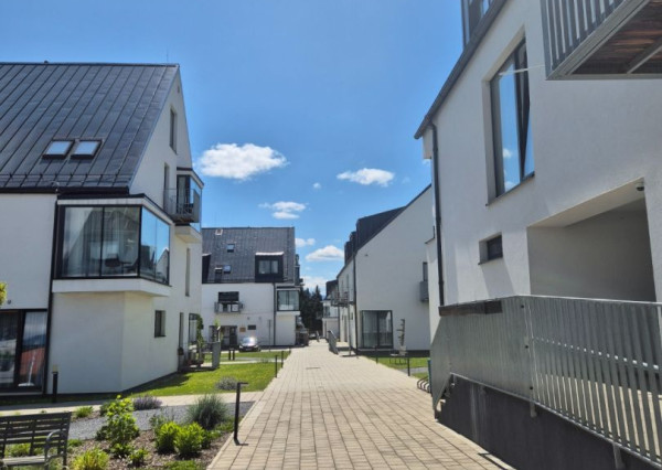 Štýlový 1-izbový apartmán v rezorte Maladinovo – bývajte ako na dovolenke po celý rok!