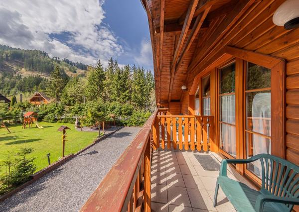 Zabehnutý penzión neďaleko Jasnej s veľkým pozemkom