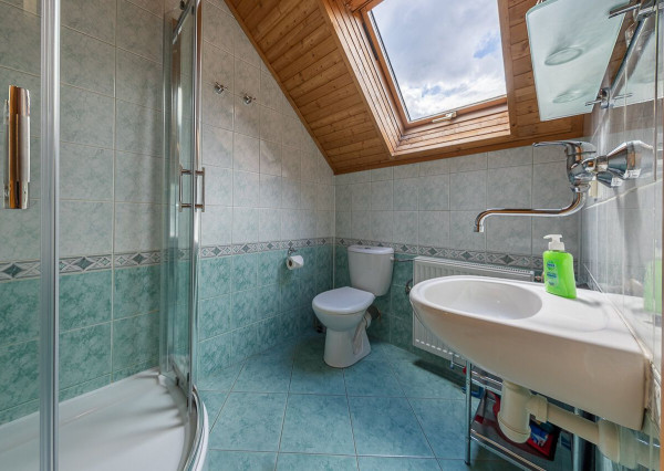 Zabehnutý penzión neďaleko Jasnej s veľkým pozemkom