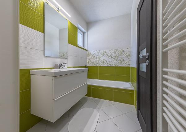 Priestranný apartmán s terasou na predaj – len 100 m od aquaparku Bešeňová!