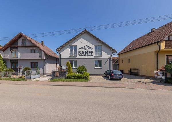 Priestranný apartmán s terasou na predaj – len 100 m od aquaparku Bešeňová!