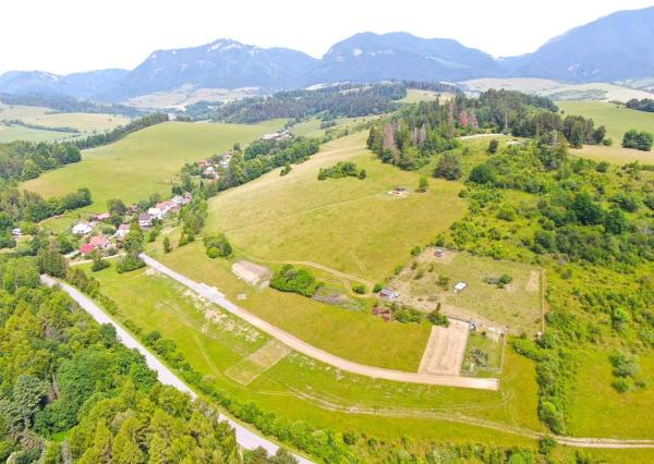 Lukratívny pozemok pri Liptovskej Mare na predaj