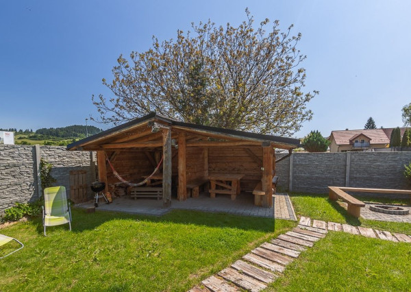 Na predaj jednospáľňové apartmány v Bešeňovej – len 100 m od aquaparku!