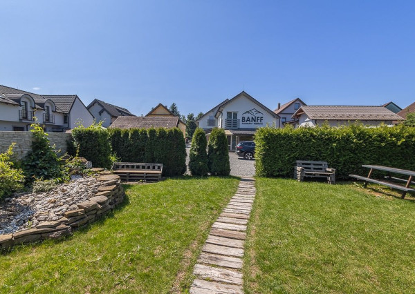 Na predaj jednospáľňové apartmány v Bešeňovej – len 100 m od aquaparku!