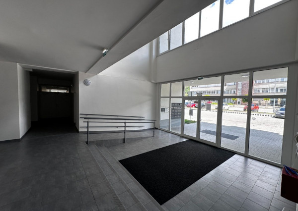 Na predaj priestory pre podnikanie – Kapitána Nálepku, L. Mikuláš