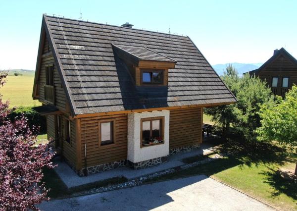 Na predaj štýlové drevenice na brehu Liptovskej Mary