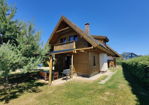 Na predaj štýlové drevenice na brehu Liptovskej Mary