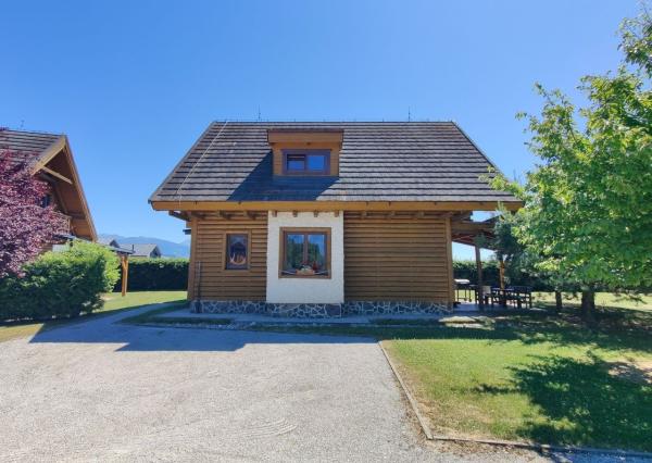 Na predaj štýlové drevenice na brehu Liptovskej Mary