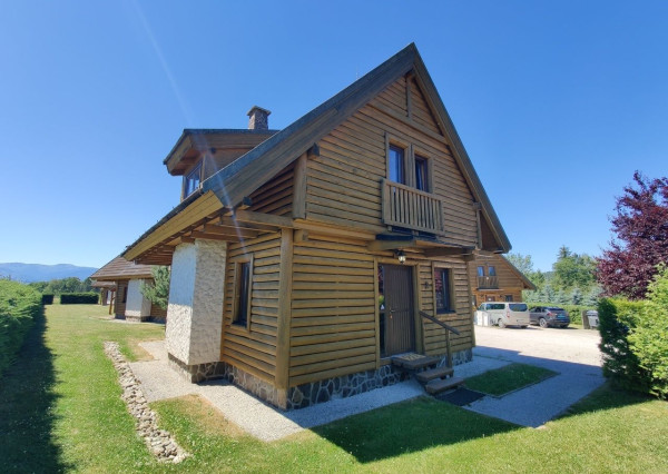 Na predaj štýlové drevenice na brehu Liptovskej Mary