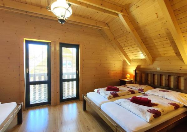 Na predaj štýlové drevenice na brehu Liptovskej Mary