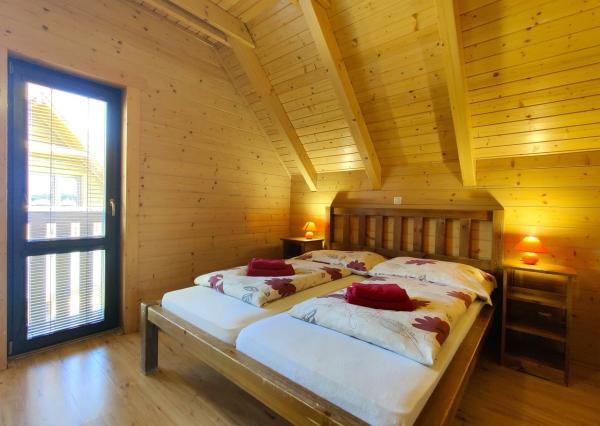 Na predaj štýlové drevenice na brehu Liptovskej Mary