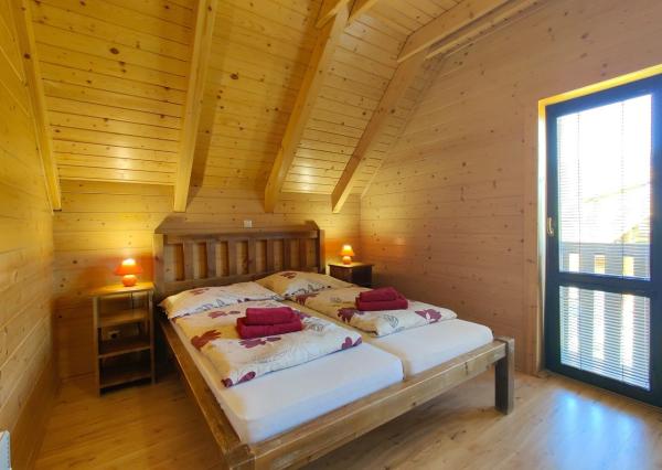 Na predaj štýlové drevenice na brehu Liptovskej Mary