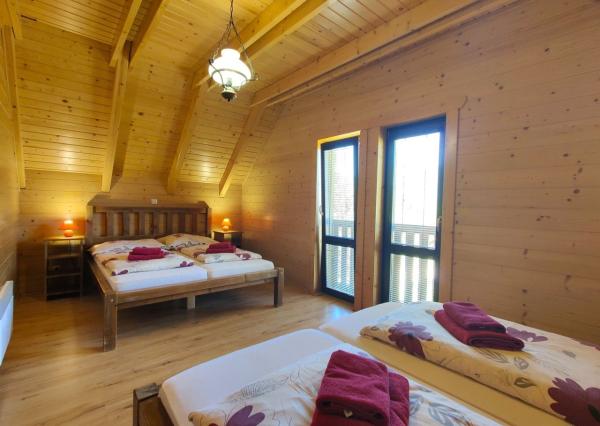 Na predaj štýlové drevenice na brehu Liptovskej Mary